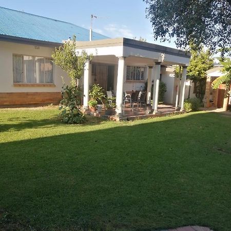Lala Poa Guest House Klerksdorp Exterior foto