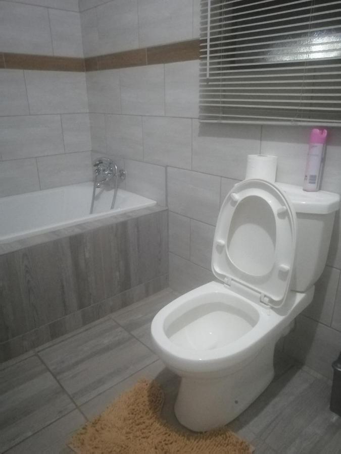 Lala Poa Guest House Klerksdorp Exterior foto