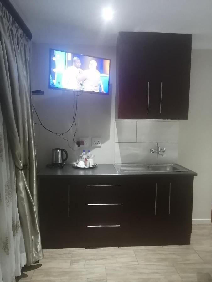 Lala Poa Guest House Klerksdorp Exterior foto