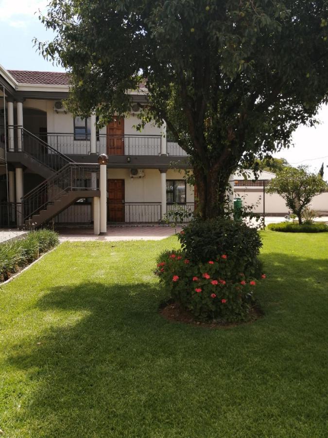 Lala Poa Guest House Klerksdorp Exterior foto
