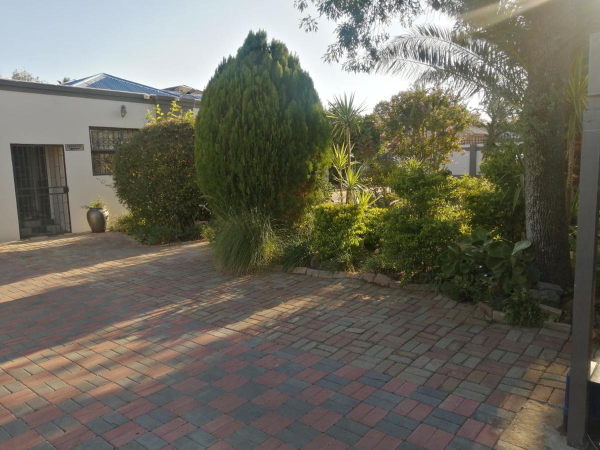 Lala Poa Guest House Klerksdorp Exterior foto