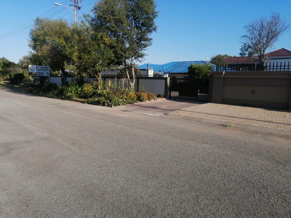 Lala Poa Guest House Klerksdorp Exterior foto