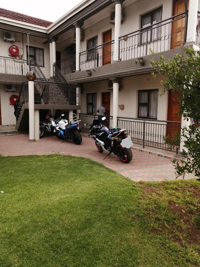 Lala Poa Guest House Klerksdorp Exterior foto