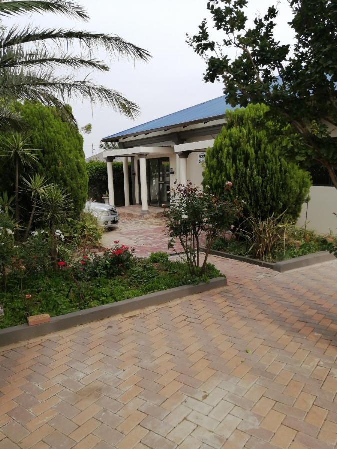 Lala Poa Guest House Klerksdorp Exterior foto