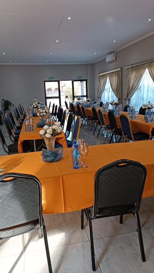 Lala Poa Guest House Klerksdorp Exterior foto