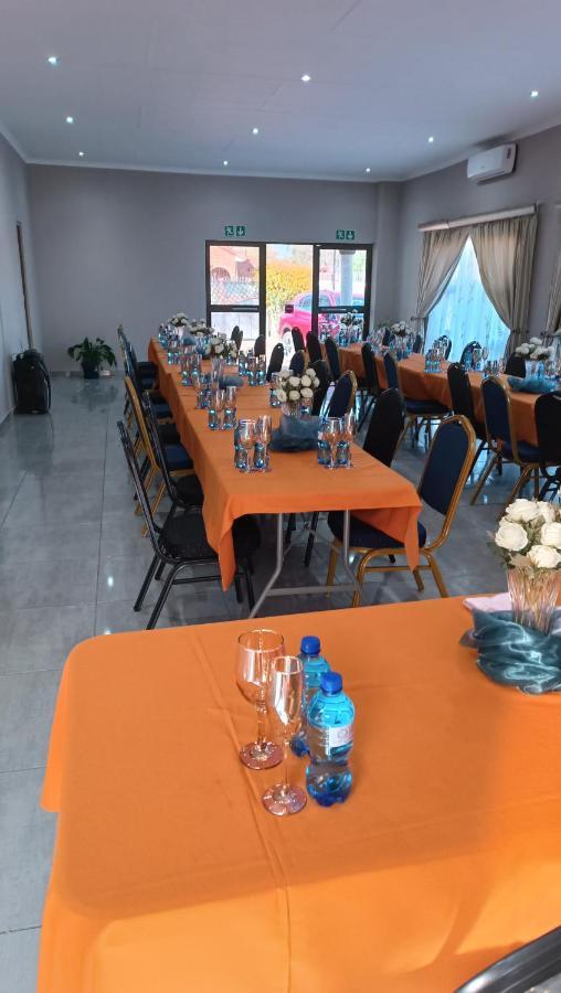 Lala Poa Guest House Klerksdorp Exterior foto